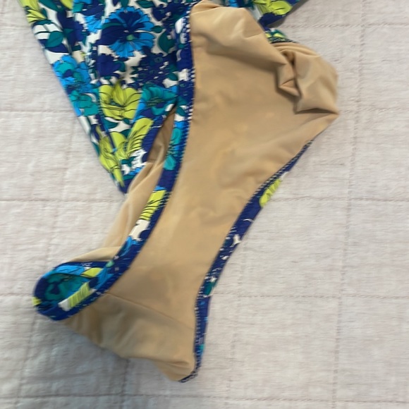 JCrew one piece swimsuit with removable strap. - Picture 4 of 5